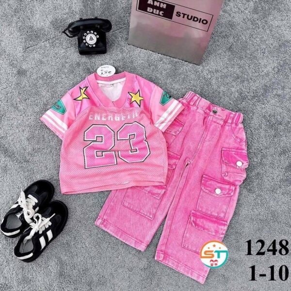 01 pink jersey with baggy jean