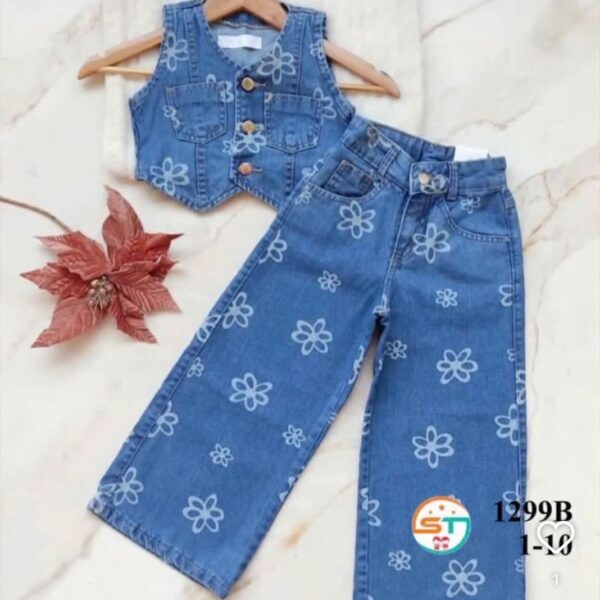 Quality trousers/jacket with torch of white