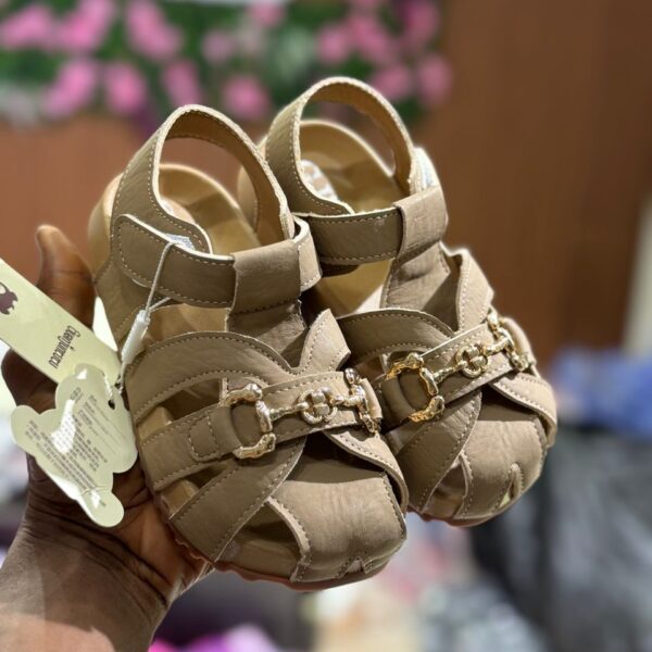 Quality chain B sandals