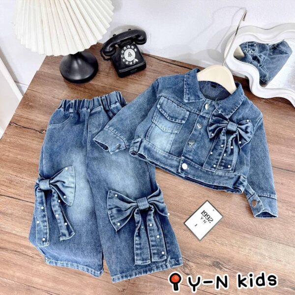 Roses jeans with a troch of bead