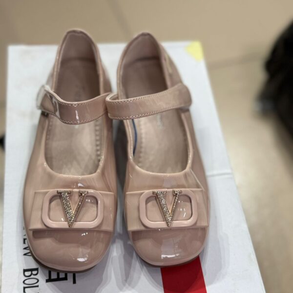 V fashion shoe peach