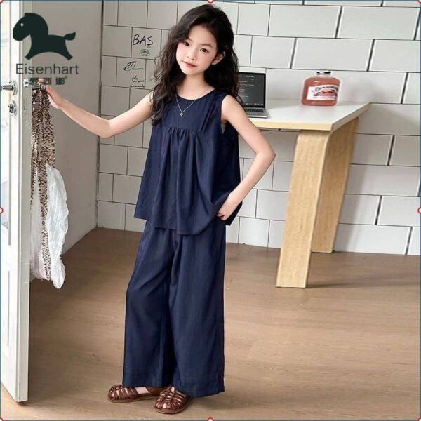Soft denim pant/stylish top